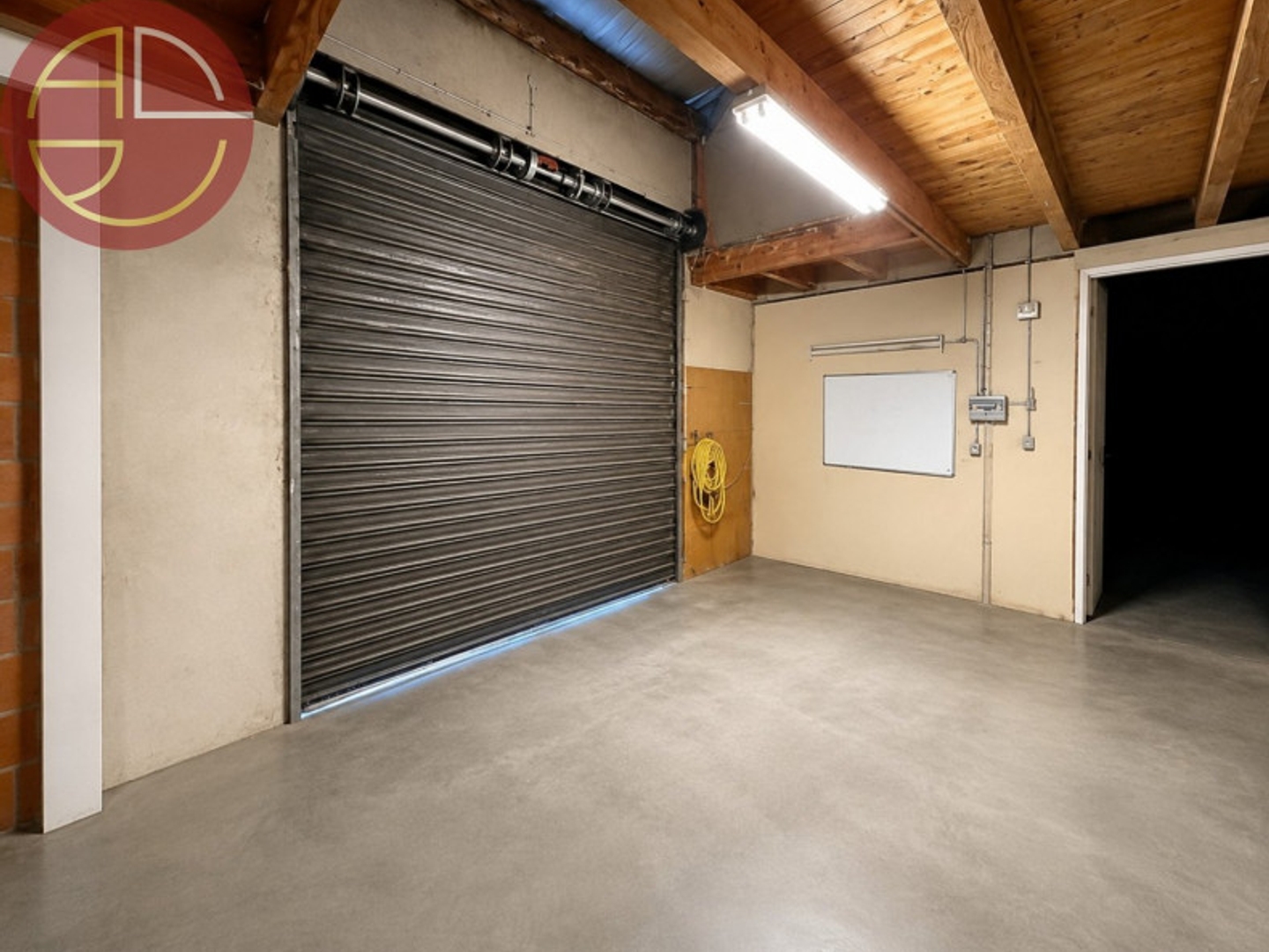Entrepôt 669 m²