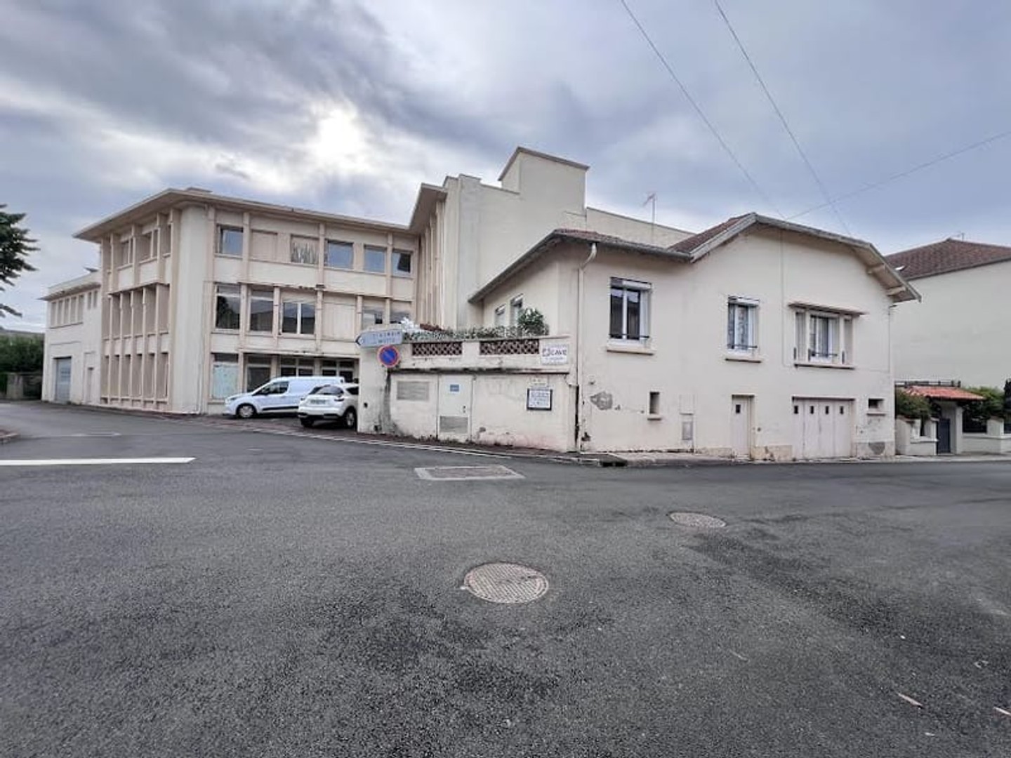 Local 1 pièce 1330 m²