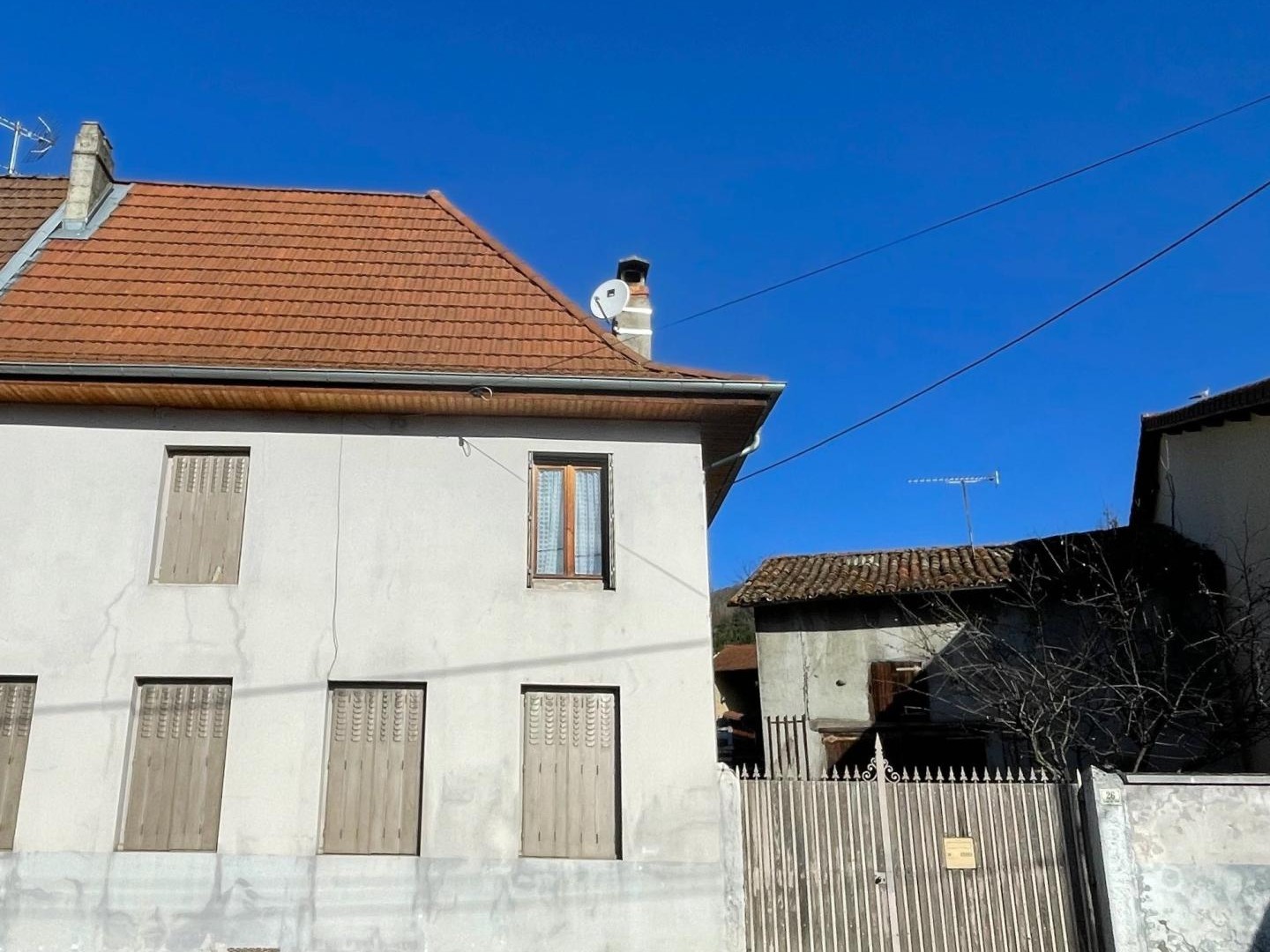 Maison 70€m² + dépendance à rénover - Cessieu