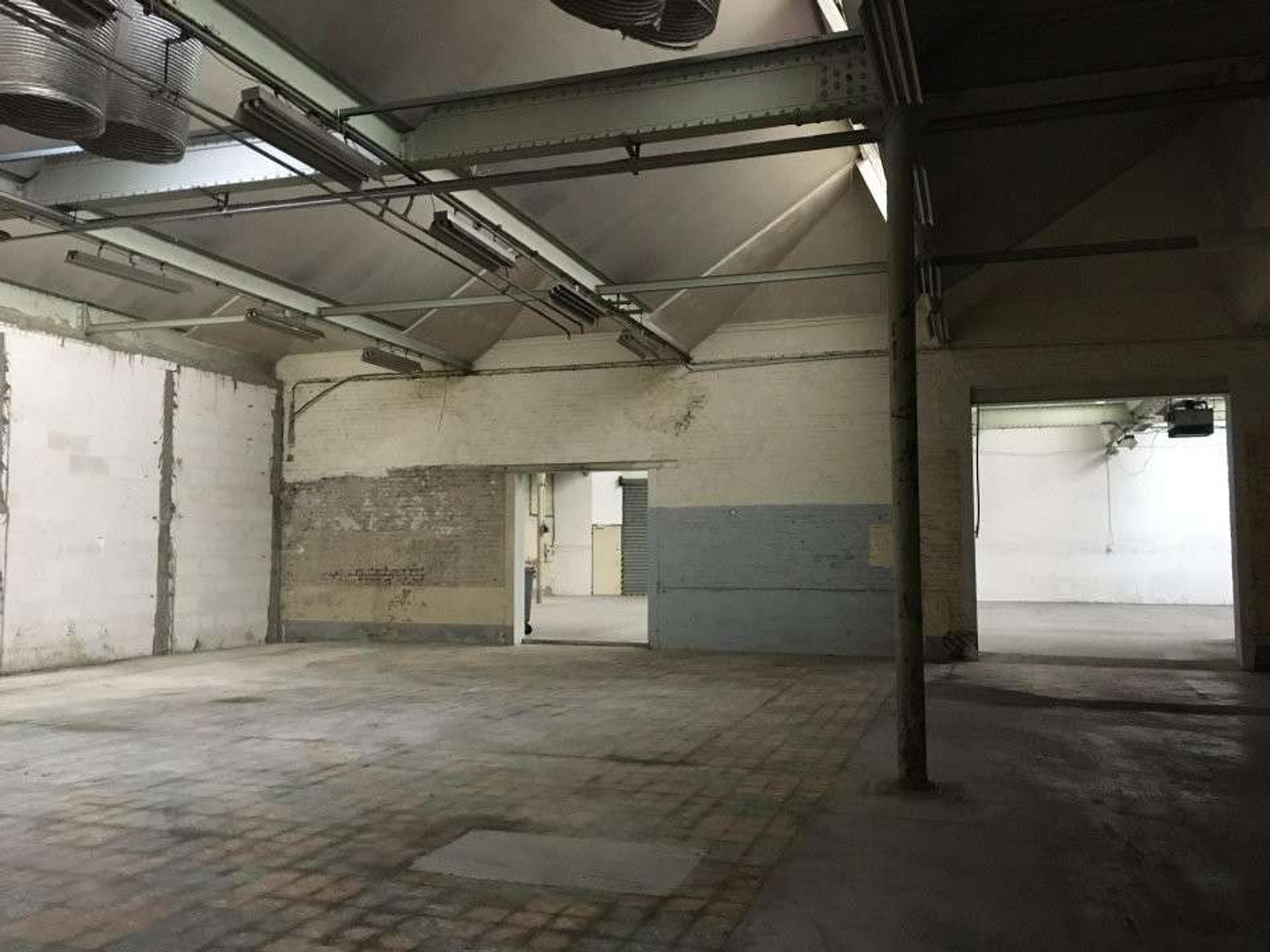 À vendre entrepôt non divisible 1 010m² à Roubaix