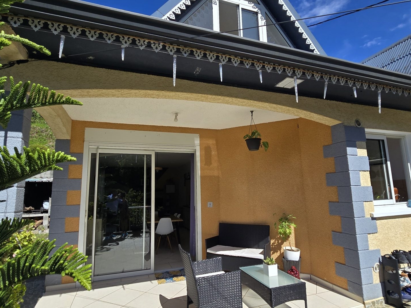 Immeuble à vendre - 8 pièces - 180m2 - Entre-Deux (97414)