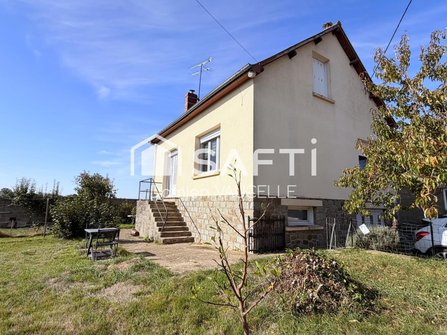 Pavillon de 80 m² sur sous-sol avec terrain de 1 200 m² et bâtiment de 115 m²