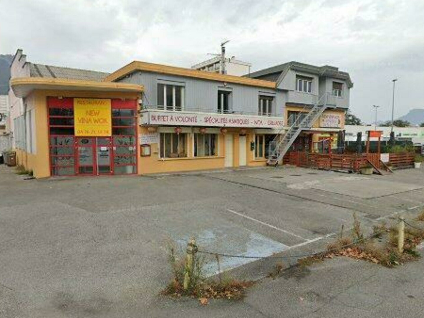 Local commercial 735 m²