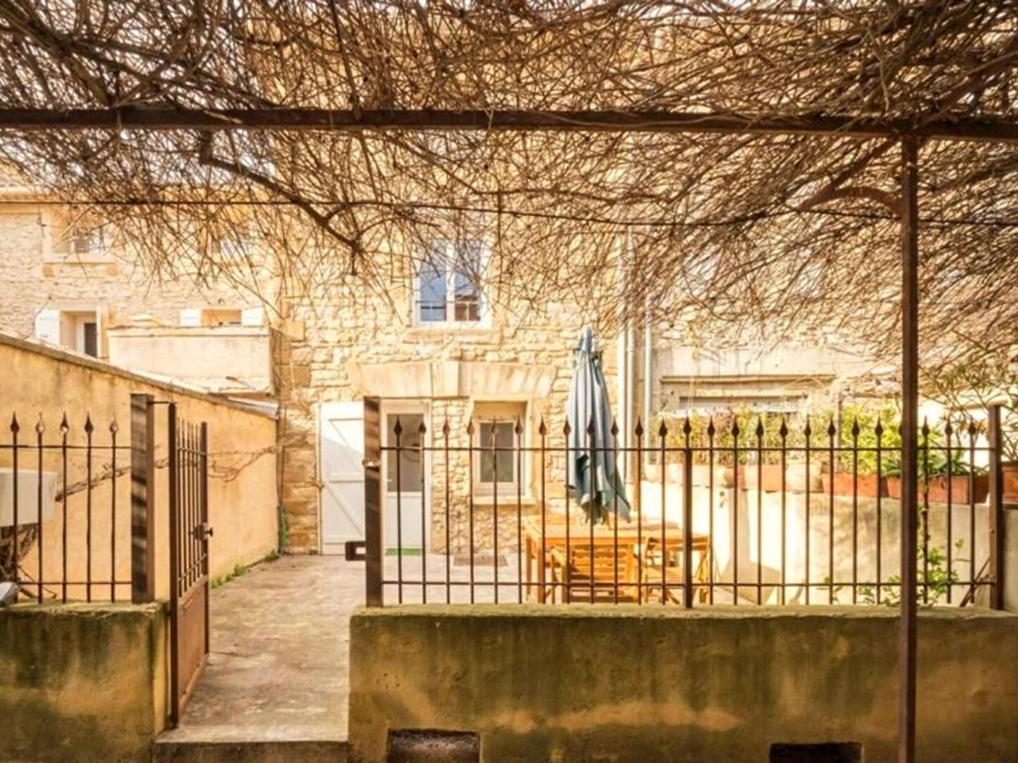 Vedène ? Charmante maison de ville rénovée avec cour privative