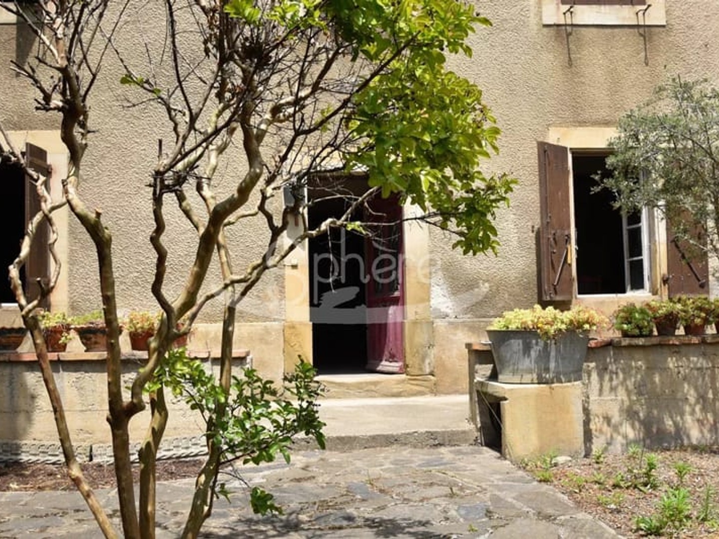 maison vigneronne avec cour et terrain