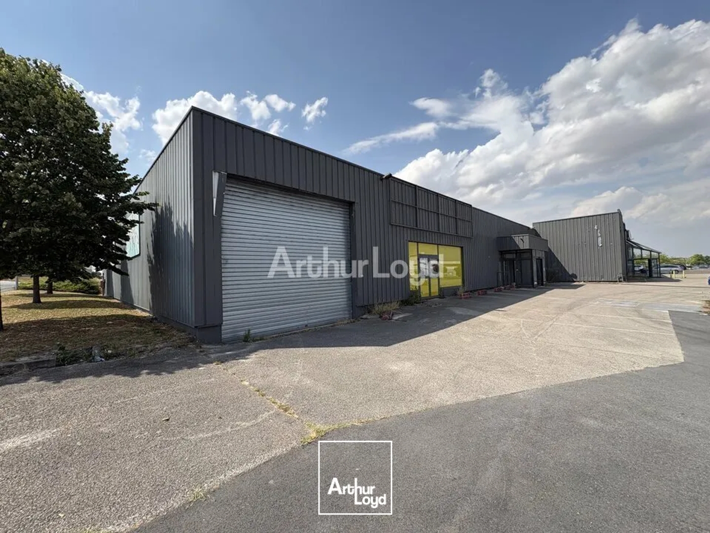Locaux à vendre - 1850m2 - Fagnières (51510)