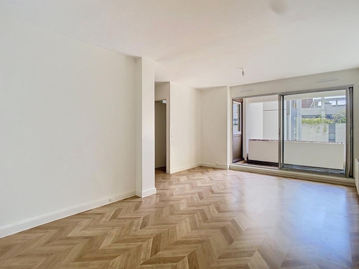 Porte Doree - Bois De Vincennes - T4 de près de 75 M² (2 Chambres) + Loggia + Cave + Parking