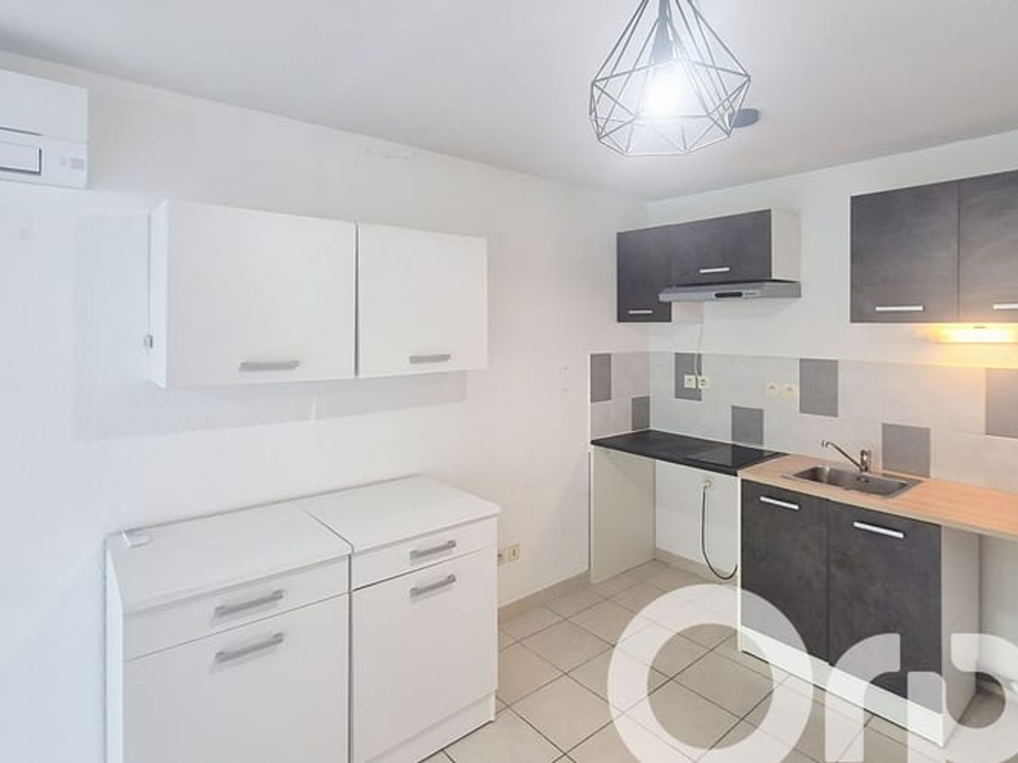 Appartement à vendre - 1 pièce - 49m2 - Bagnols-Sur-Cèze (30200)