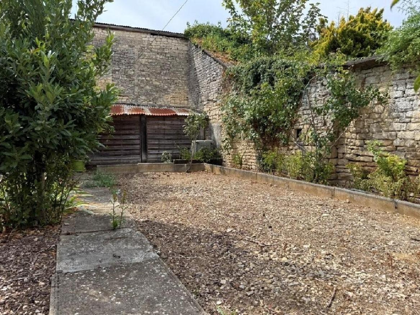 Maison à vendre - 4 pièces - 151m2 - Villefagnan (16240)