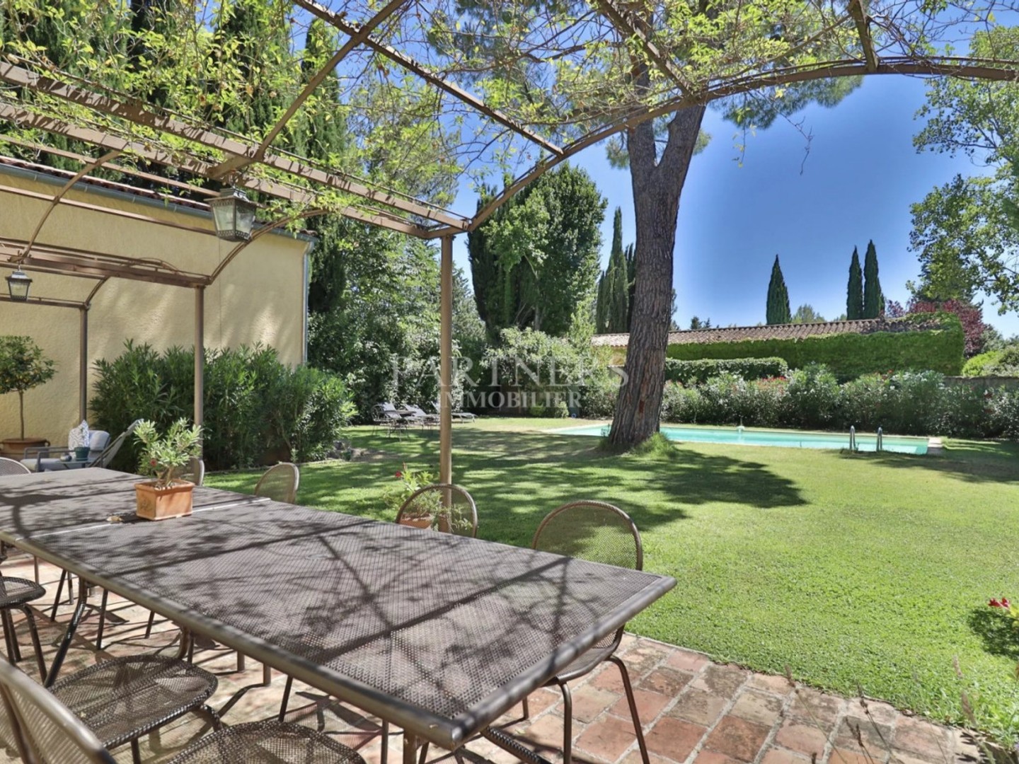 PUYRICARD - Bastide Provençale de 245 m² + T2