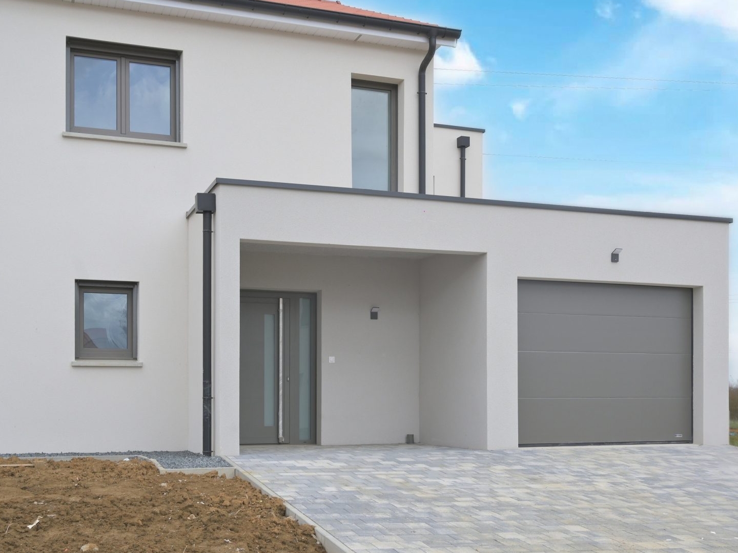 Une maison neuve lumineuse pour une vie pleine de confort