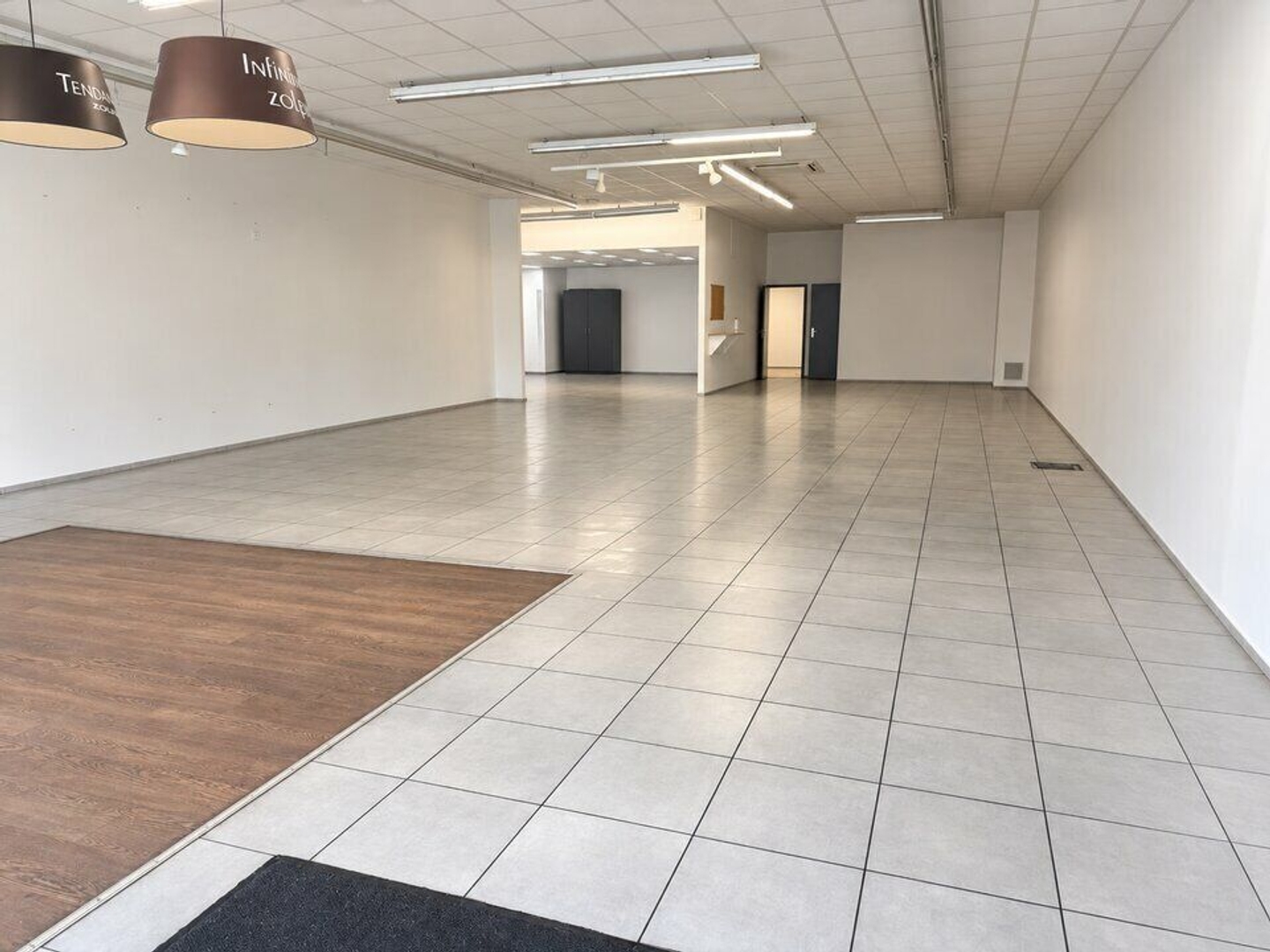 Magasin à vendre - 388m2 - Chambray-Lès-Tours (37170)