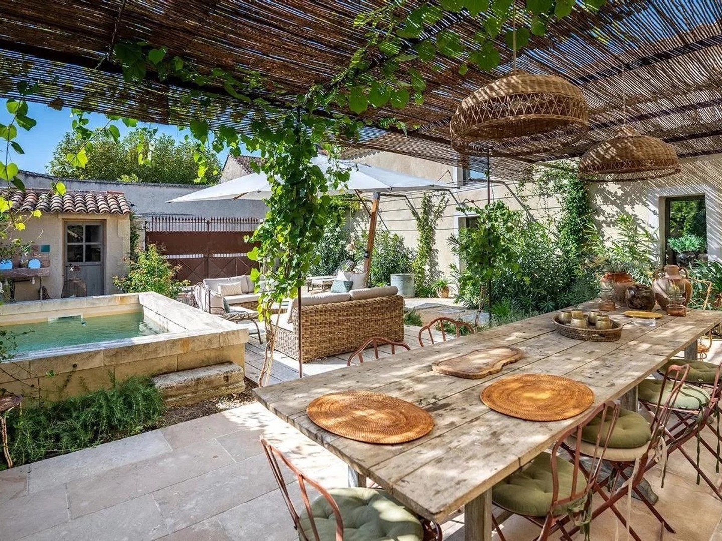 Maison à vendre - 7 pièces - 252m2 - Mollégès (13940)