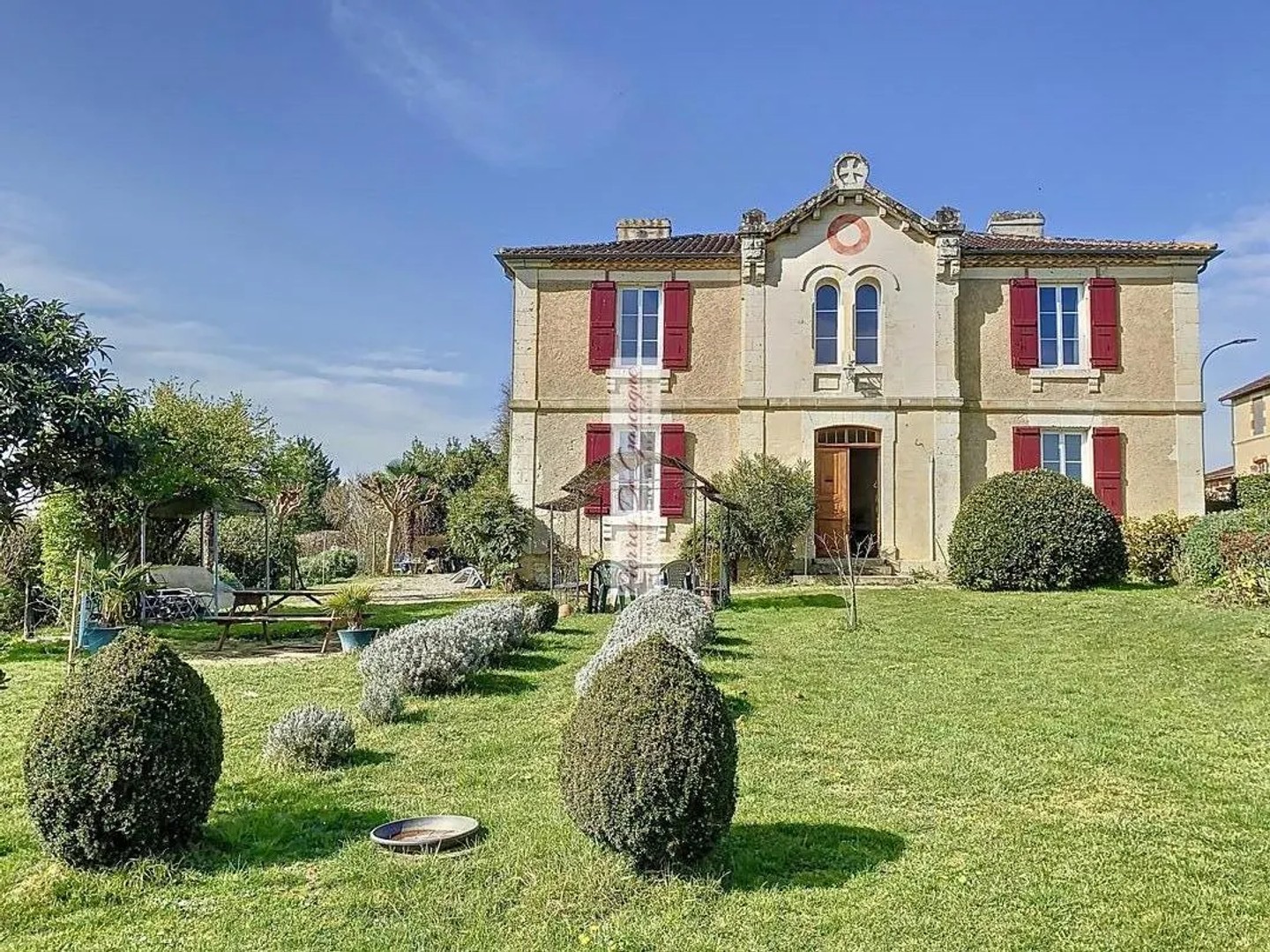 Maison 8 pièces 203 m²