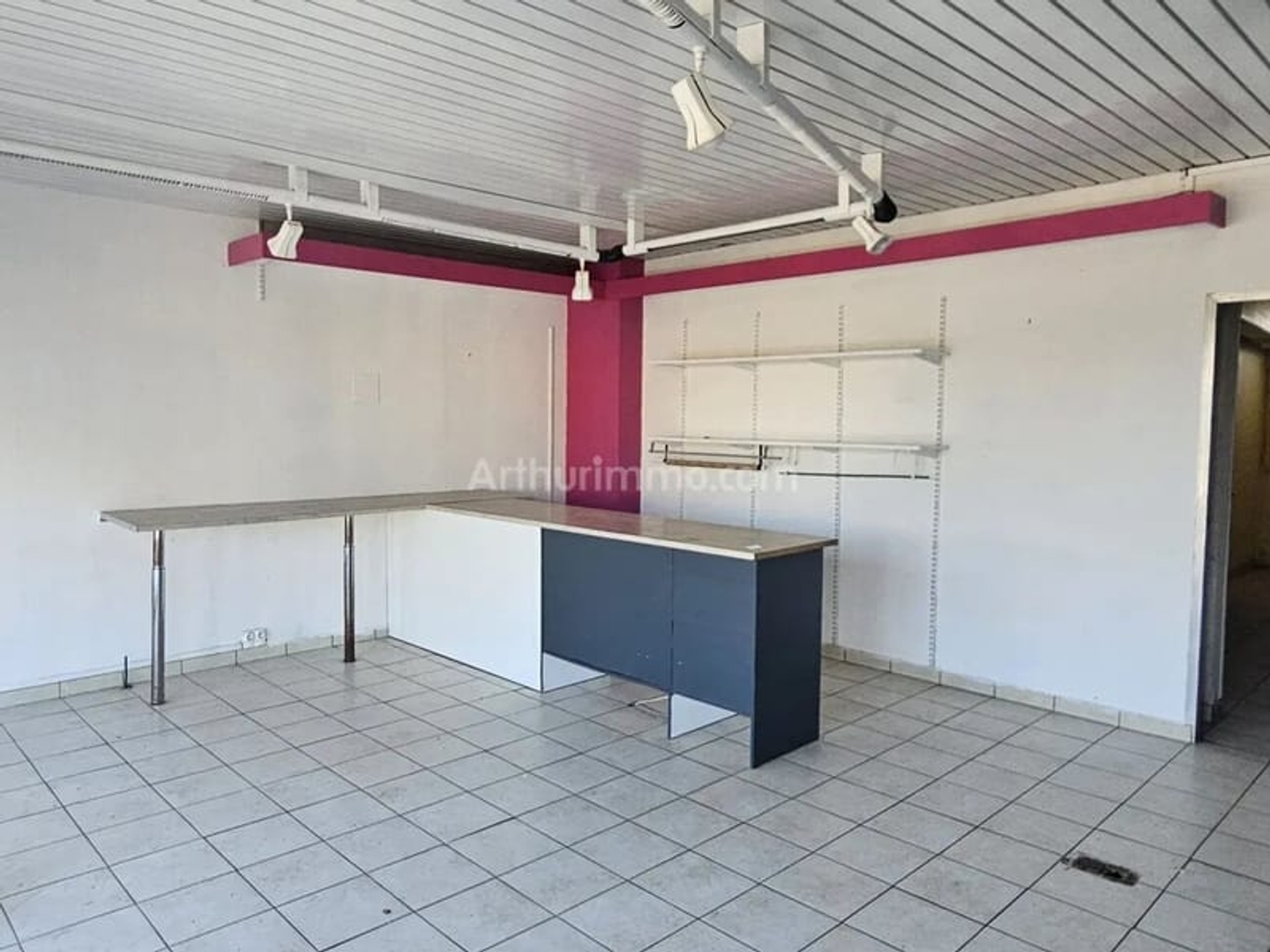 Magasin à vendre - 3 pièces - 98m2 - Troarn (14670)