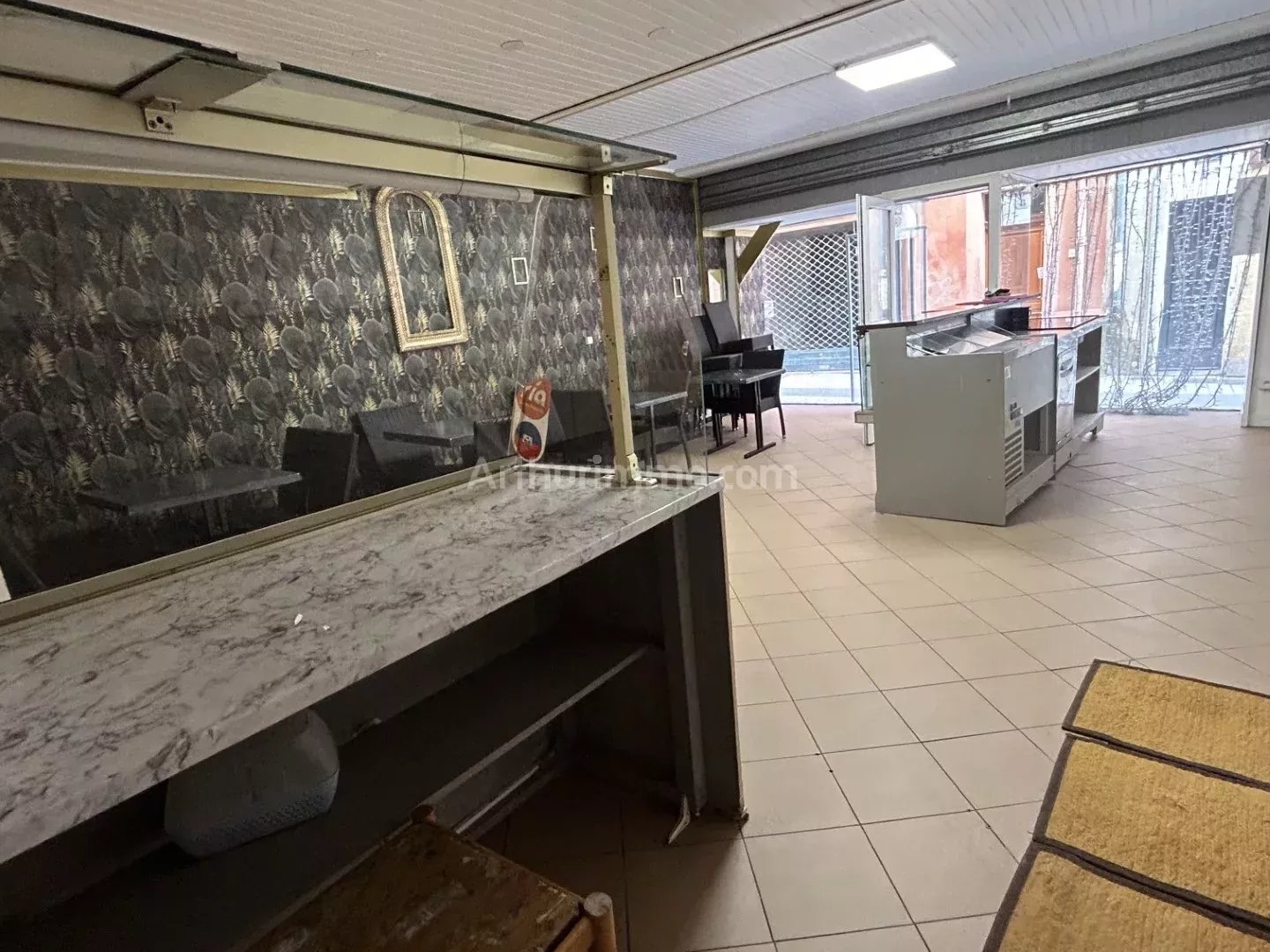 LOCAL COMMERCIAL / BUREAU