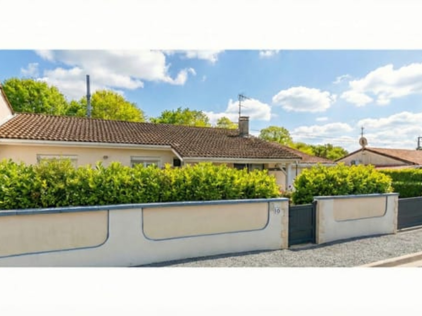 BLANQUEFORT (33290) Maison rénovée (2019) 120 m2 6 pièces 4 chambres Terrain 450 m2 Garage + mezza