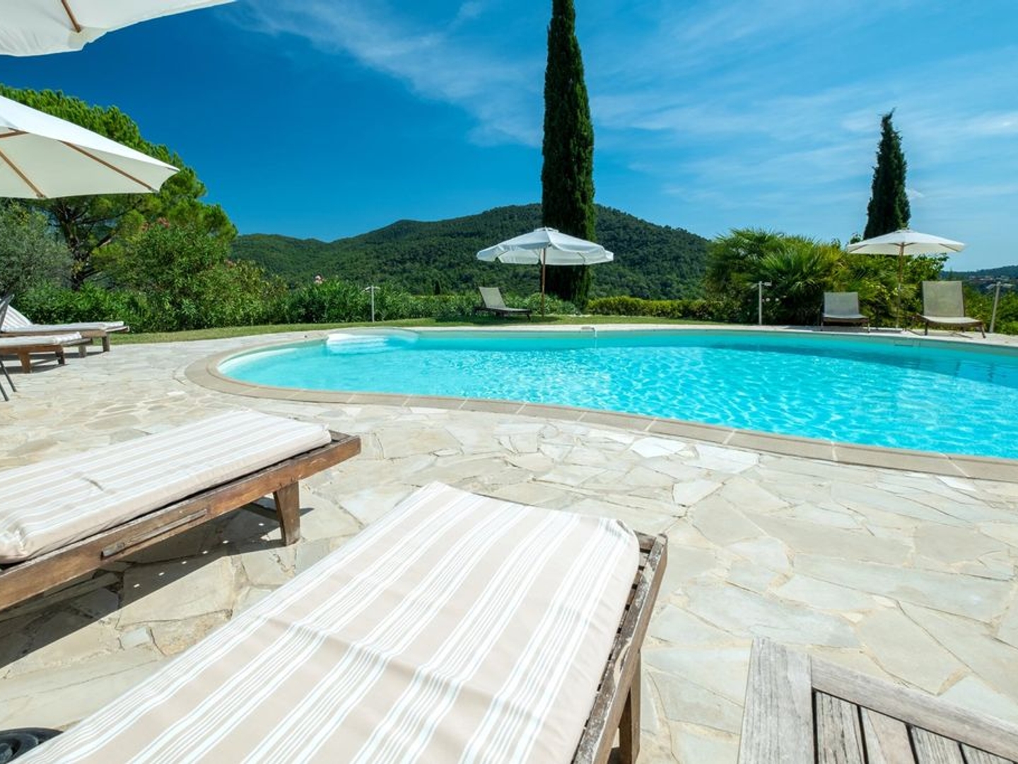 Locaux à vendre - 6 pièces - 192m2 - Bargemon (83830)