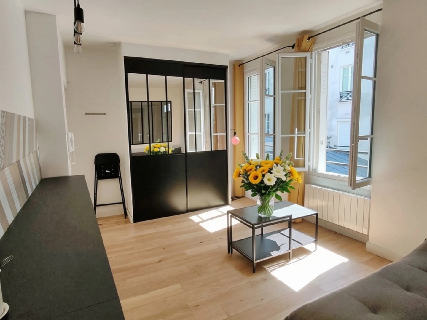 Paris 17ème Batignolles - 2 pièces rénové et meublé, au calme sur cour