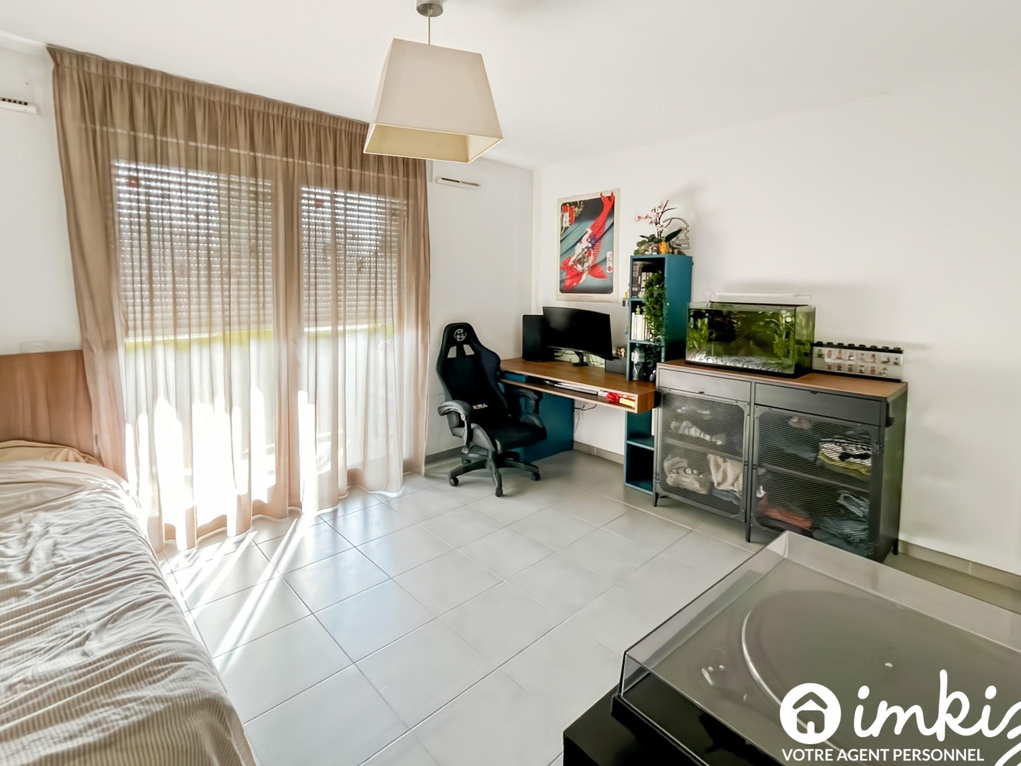 studio meublé 23 m², terrasse de 9 m² et box