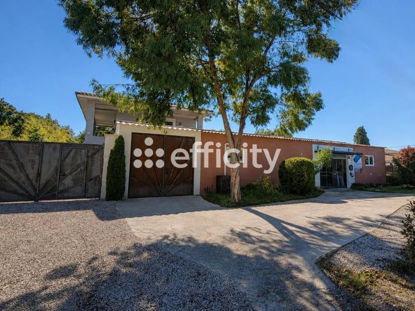 Maison 5 pièces 342 m²
