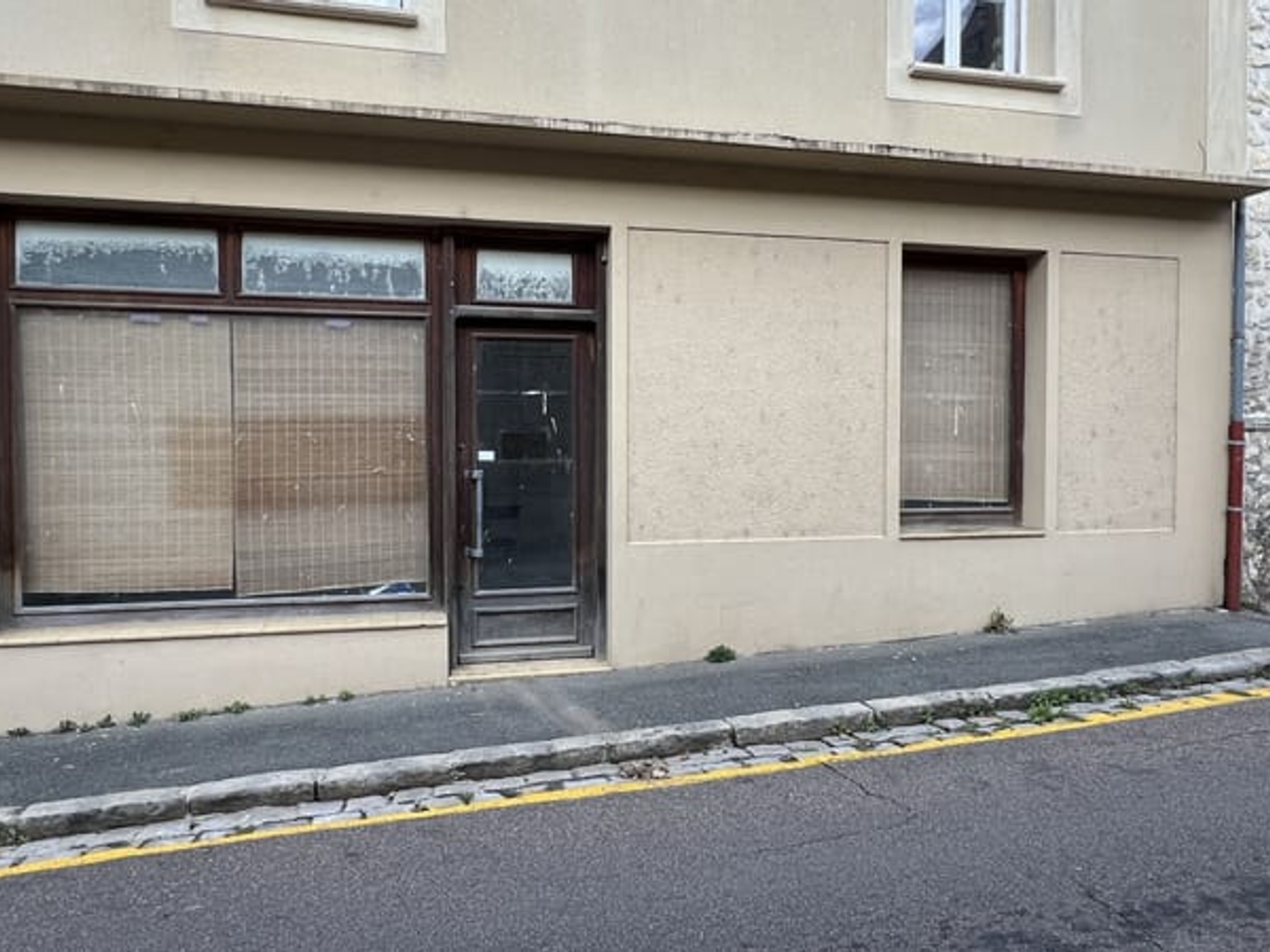 Dépt Essonne (91) LOCAL COMMERCIAL CENTRE VILLE BOUTIGNY A L