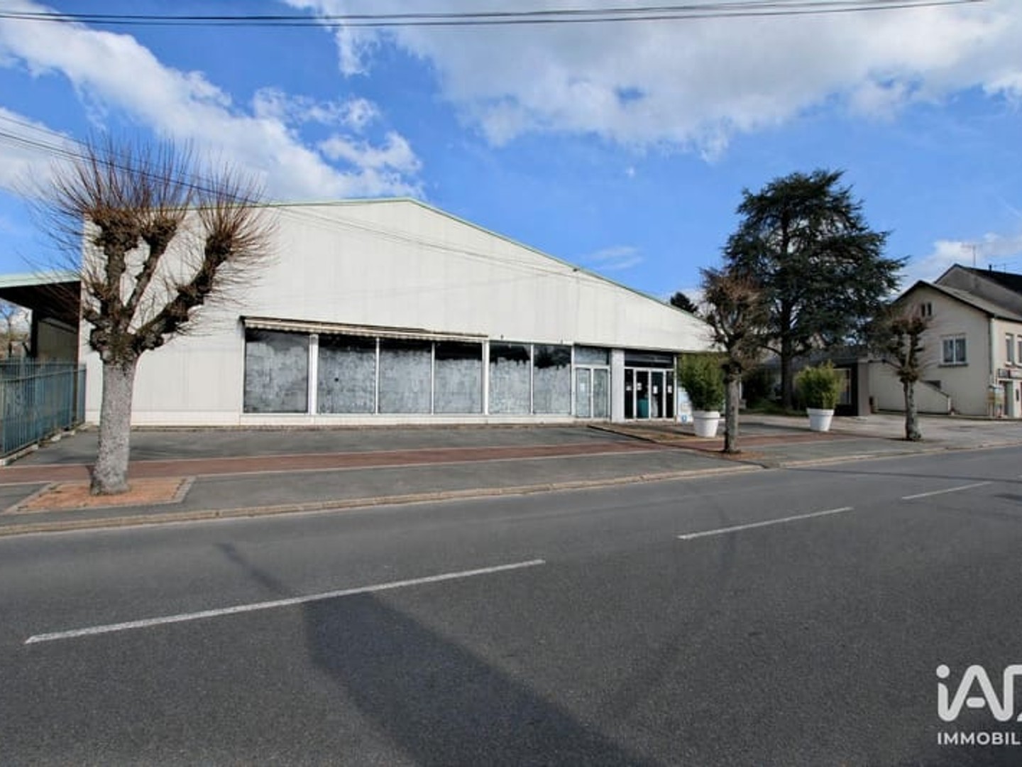 Vente Boutique/Local commercial 1 000 m²