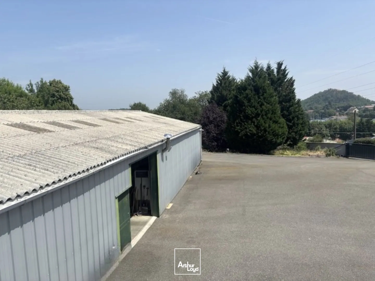 Locaux à vendre - 612m2 - Saint-Genest-Lerpt (42530)