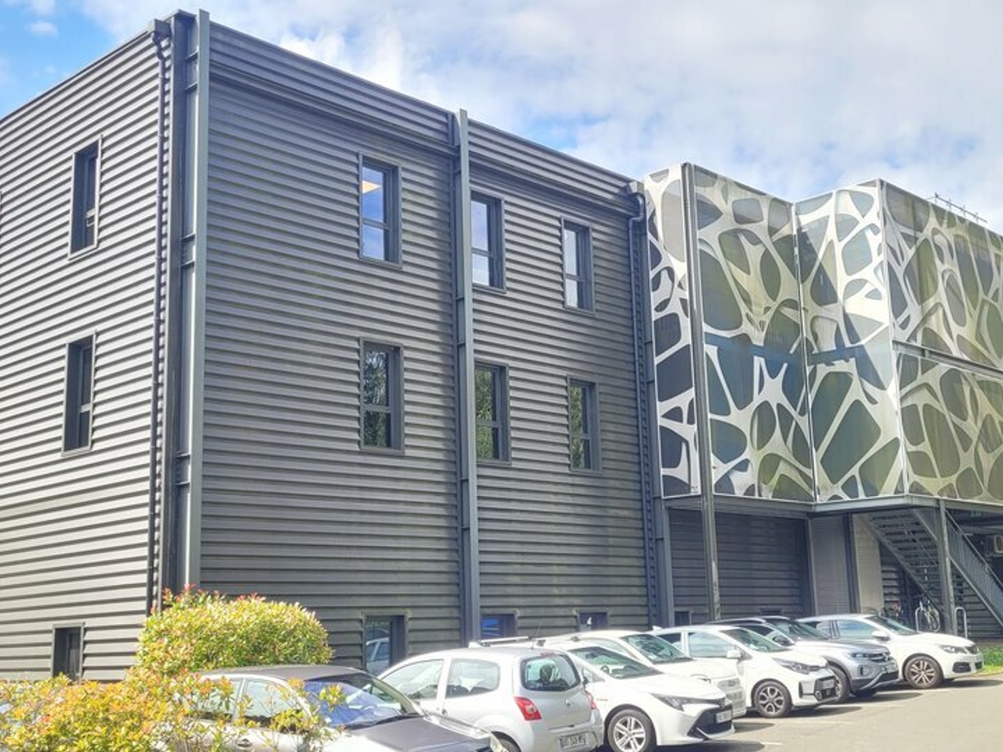 Local professionnel 243 m²