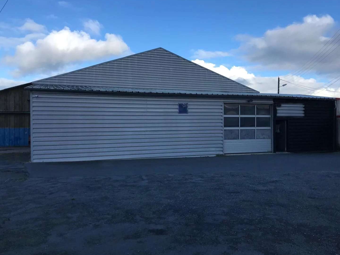 Local 8 pièces 922 m²