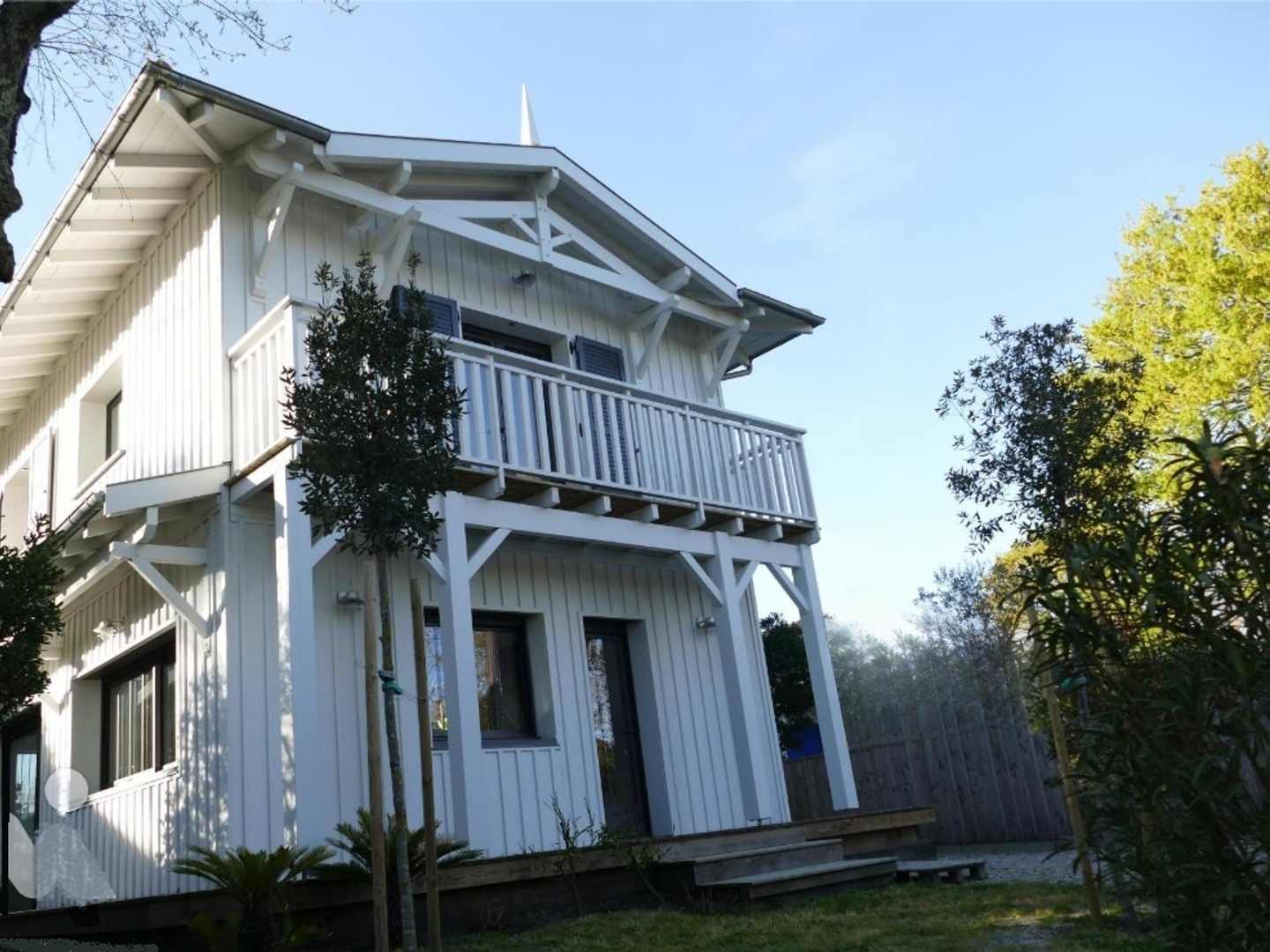 VILLA NEUVE COTE BASSIN