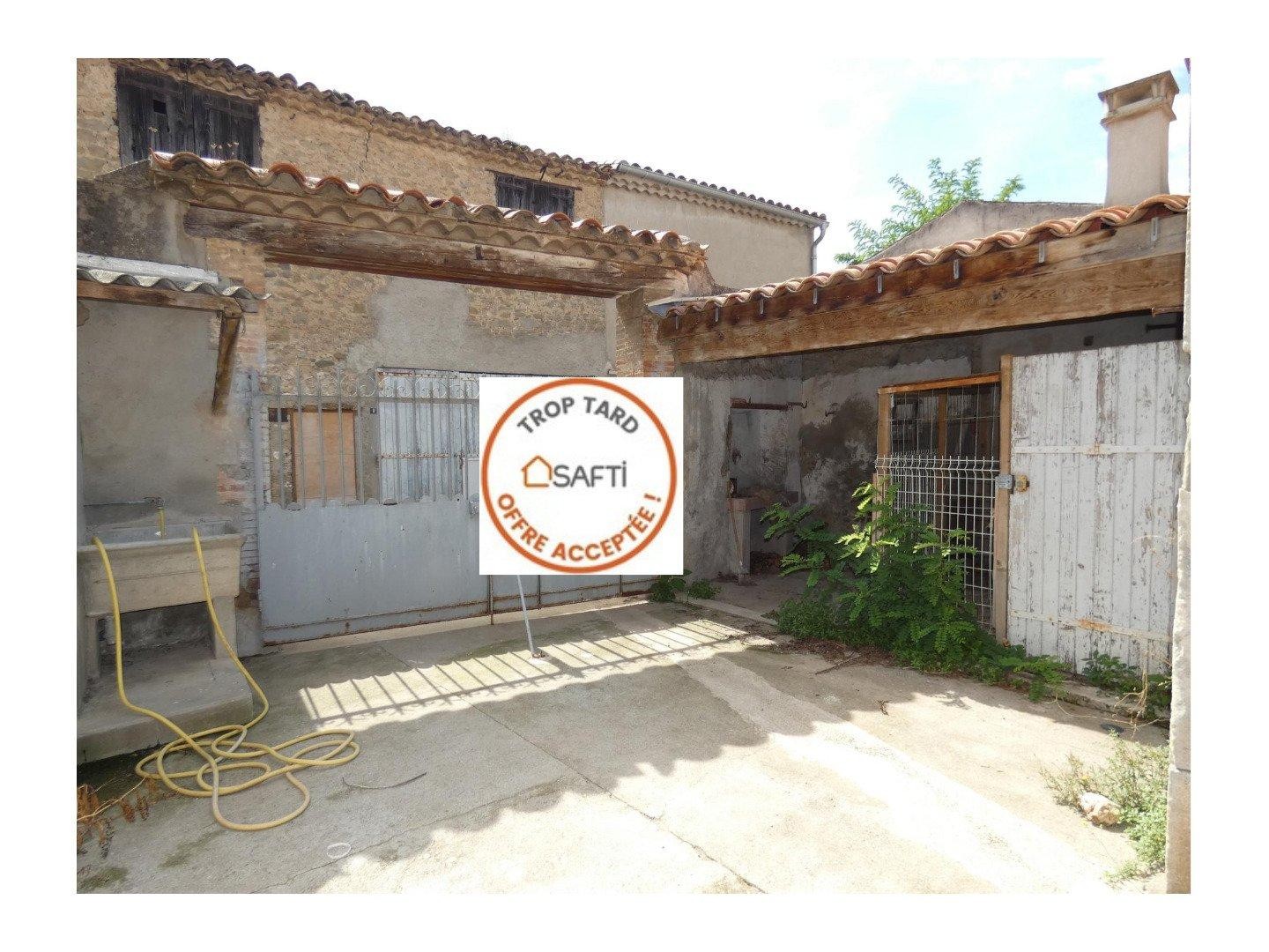 Maison de village 83m² 2 chambres avec cour, terrasse, garage et petite dépendance
