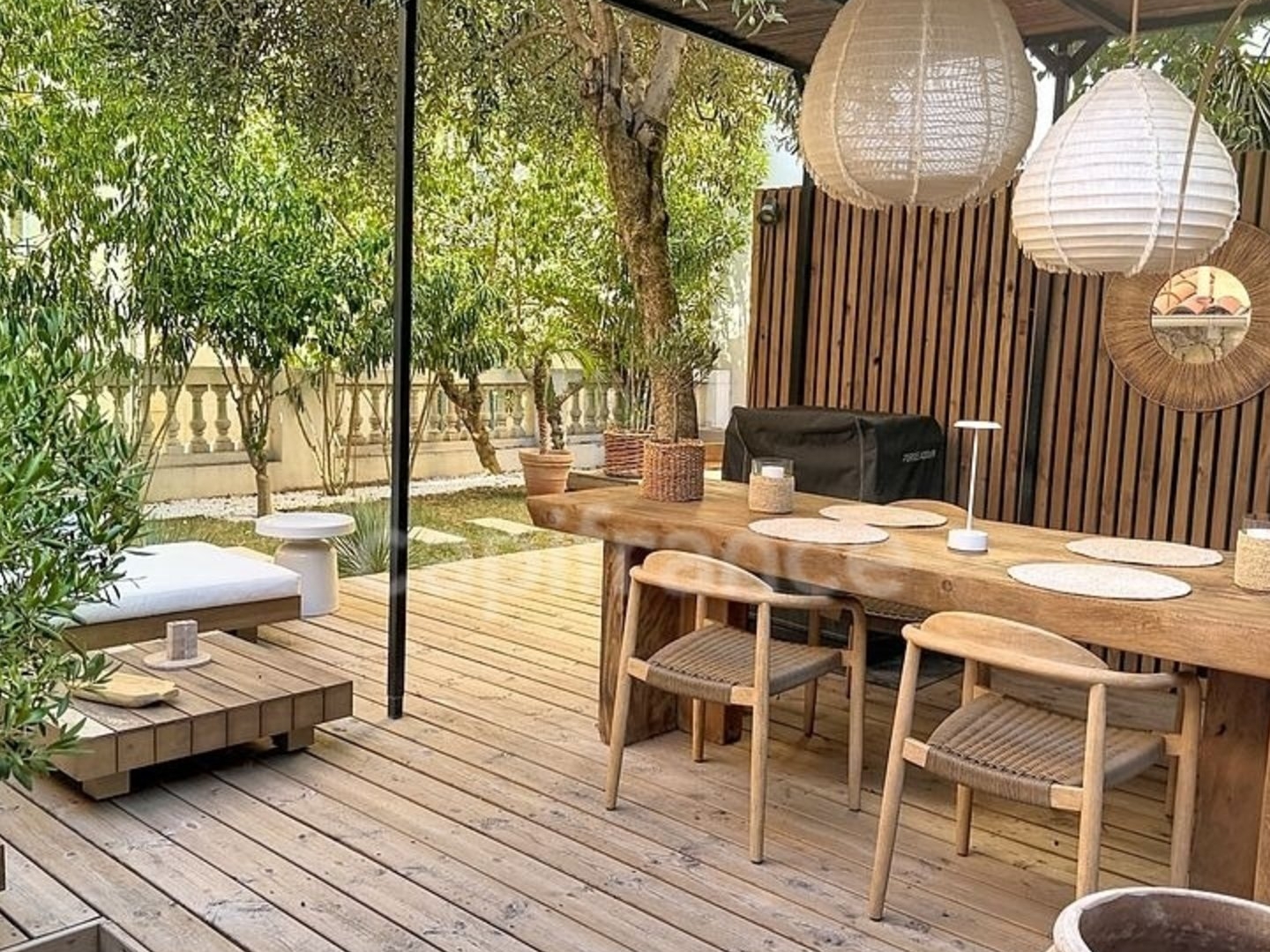 AJACCIO (20), AJACCIO en CENTRE-VILLE - SUPERBE APPARTEMENT T4 AVEC TERRASSE, JARDIN ET JACUZZI