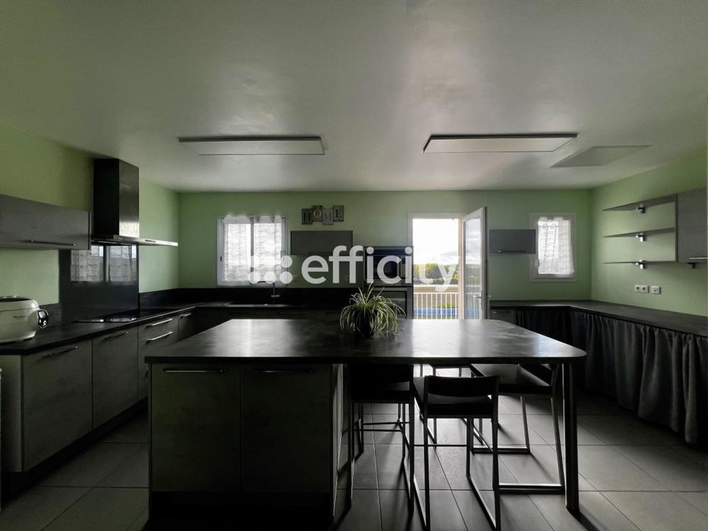 Maison à vendre - 8 pièces - 202m2 - Naintré (86530)