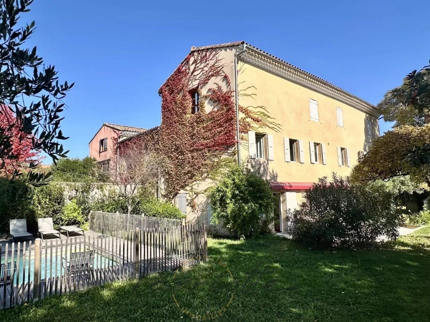 Ensemble immobilier - 10713