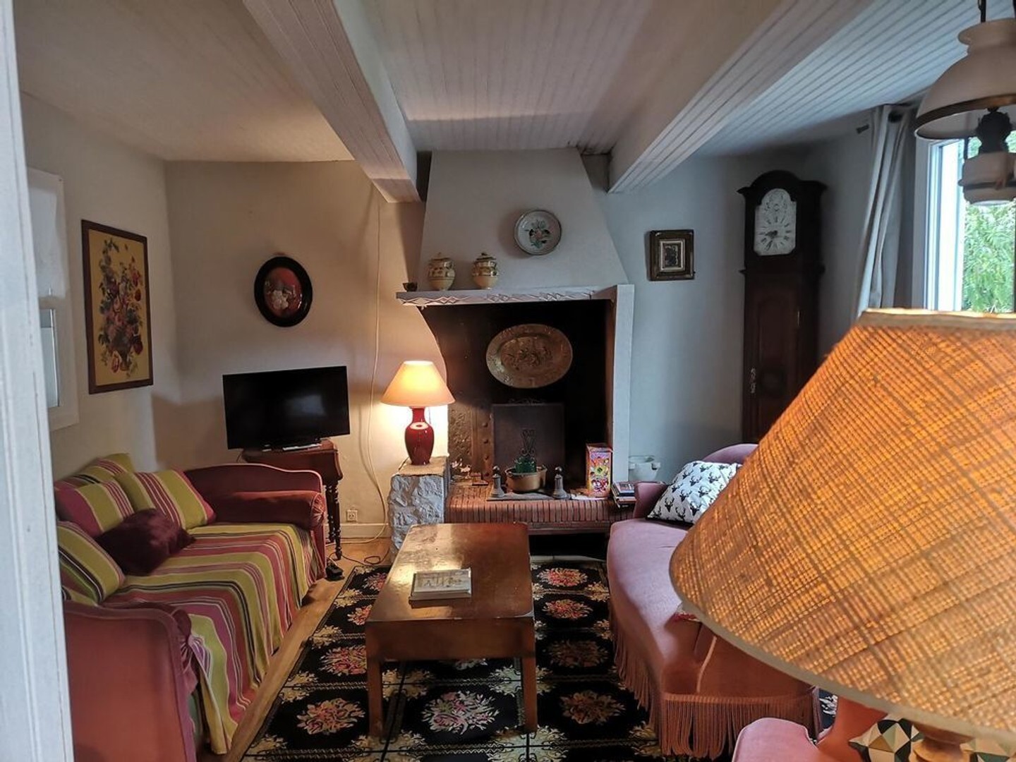 A vendre, maison de village dans le Gers : Spacieuse propriété, 3 chambres avec jardin, à quelques pas de toutes les commodités.