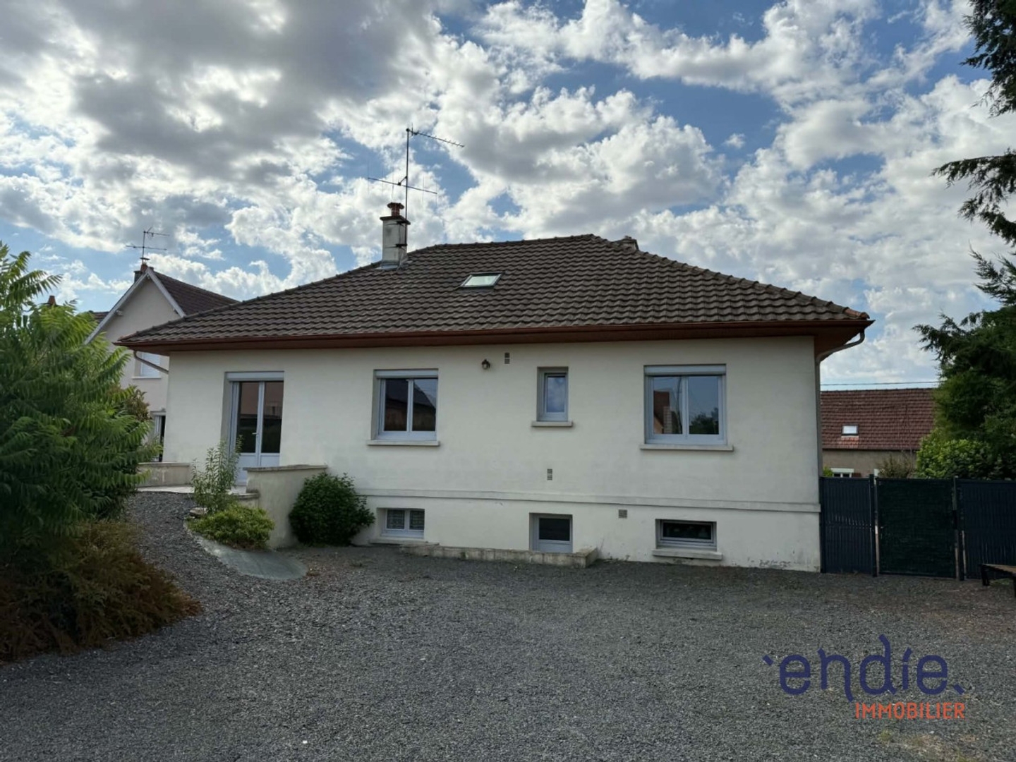 Maison à vendre - 5 pièces - 103m2 - Dompierre-Sur-Besbre (03290)