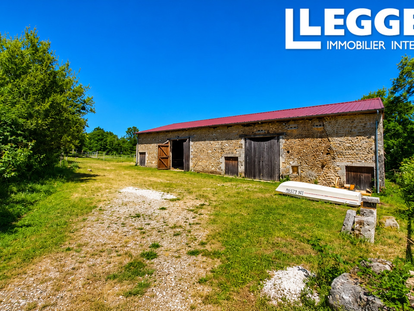 Maison à vendre - 7 pièces - 240m2 - Terres-De-Haute-C... (16270)