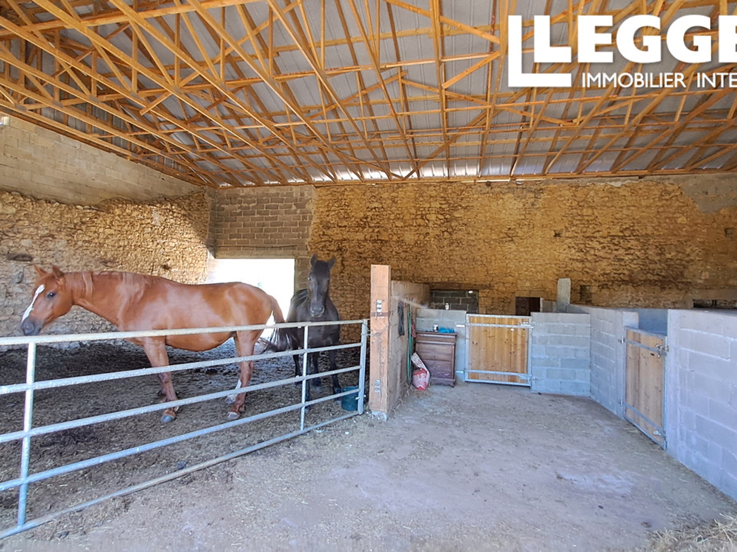 Maison à vendre - 7 pièces - 240m2 - Terres-De-Haute-C... (16270)