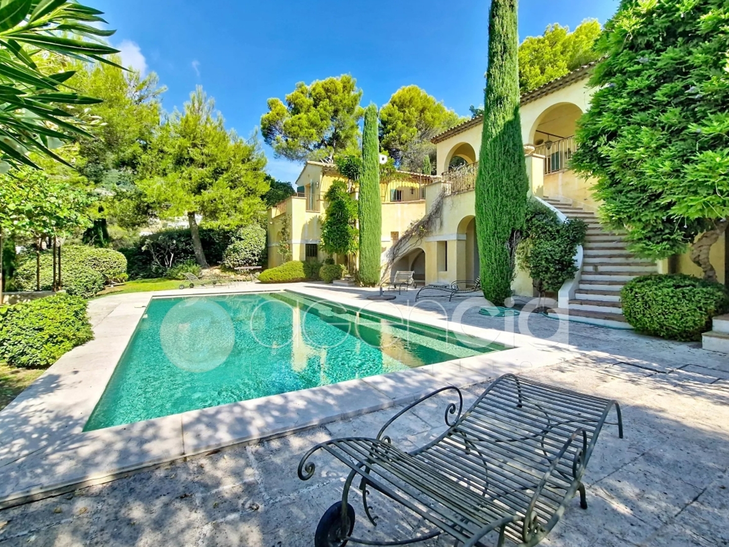 Maison à vendre - 10 pièces - 380m2 - Carros (06510)