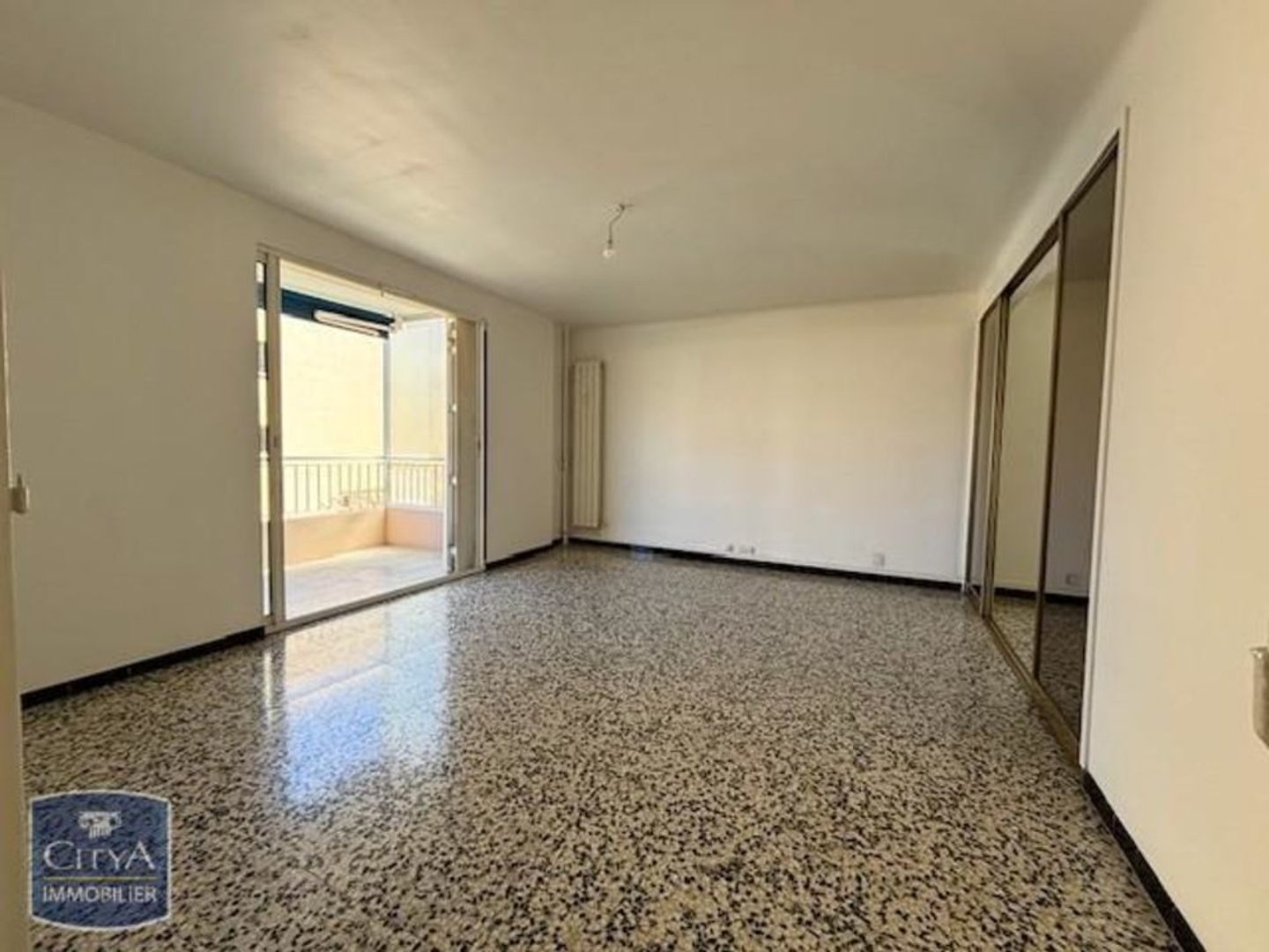 Appartement à vendre - 2 pièces - 55m2 - Six-Fours-Les-Plages (83140)