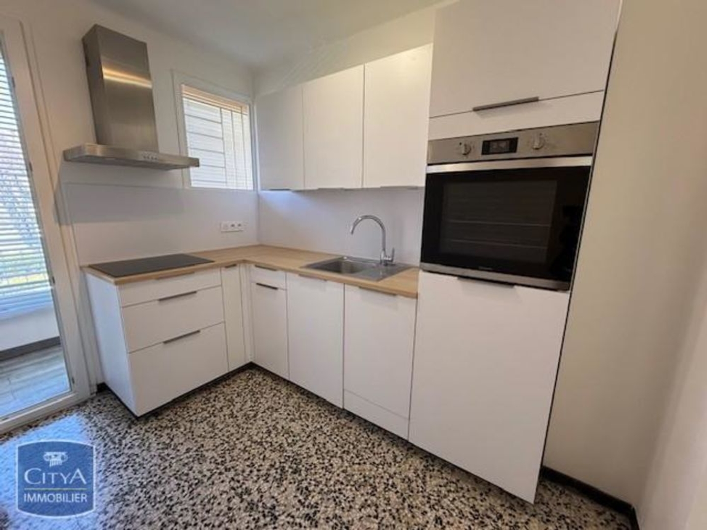 Appartement à vendre - 2 pièces - 55m2 - Six-Fours-Les-Plages (83140)