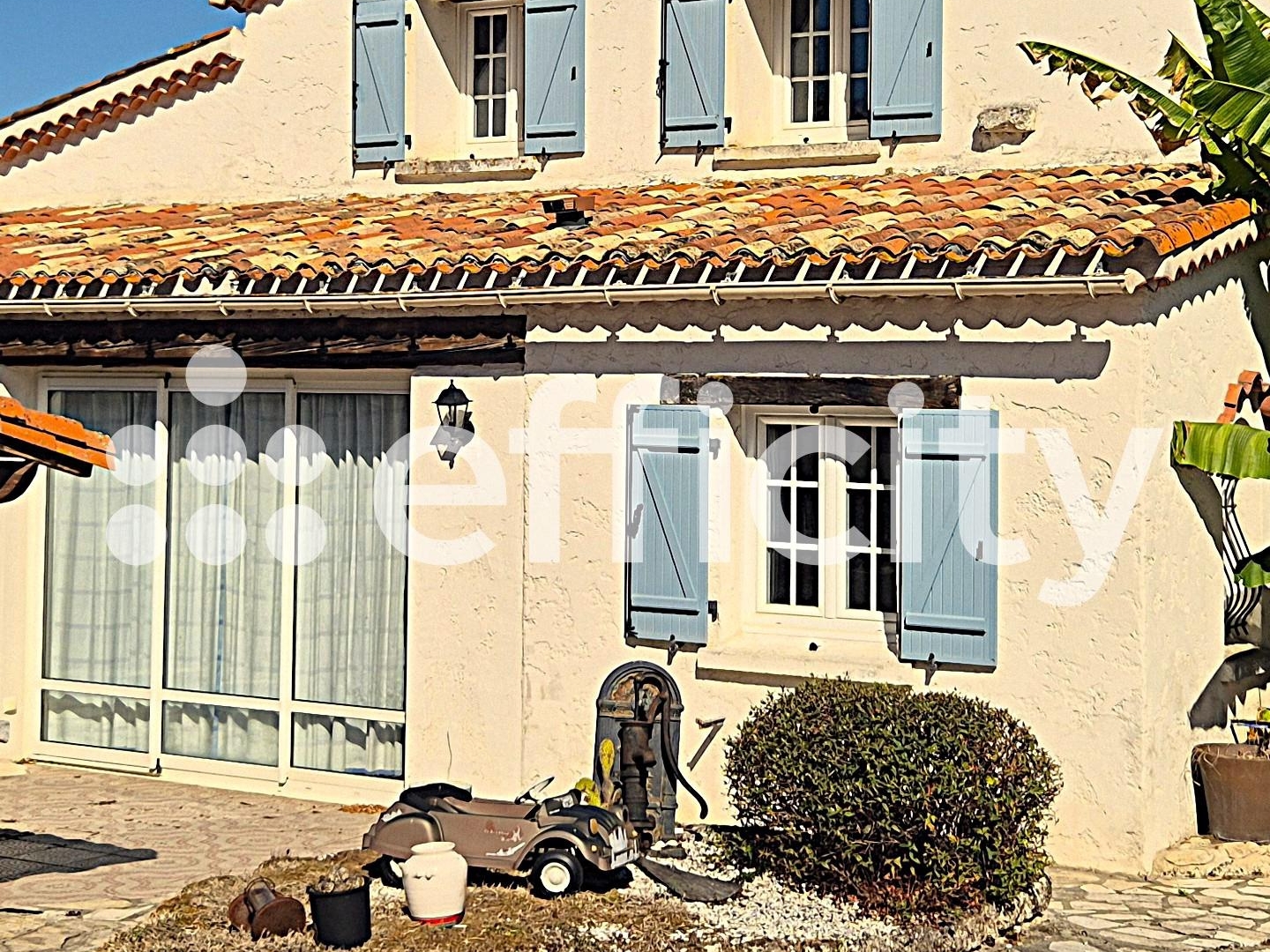 Maison à vendre - 7 pièces - 162m2 - Saint-Romain-De-B... (17600)