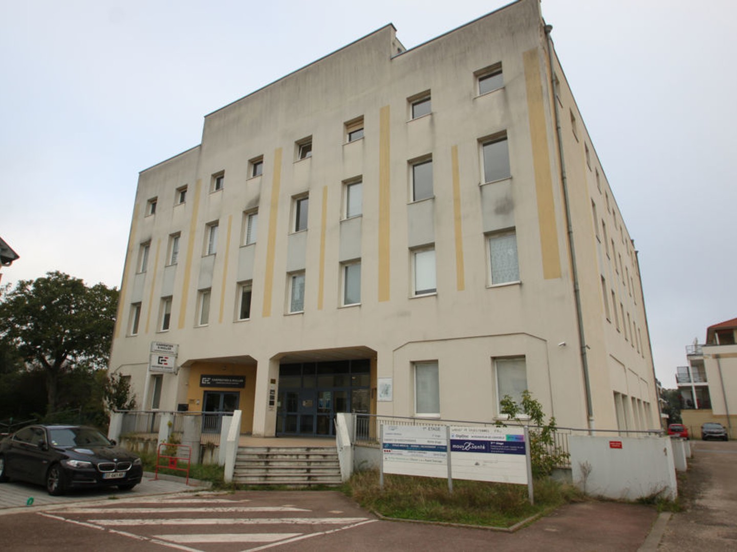 Local professionnel clé en main idéal cabinet médical ou bureaux, avec ascenseur et 3 parkings