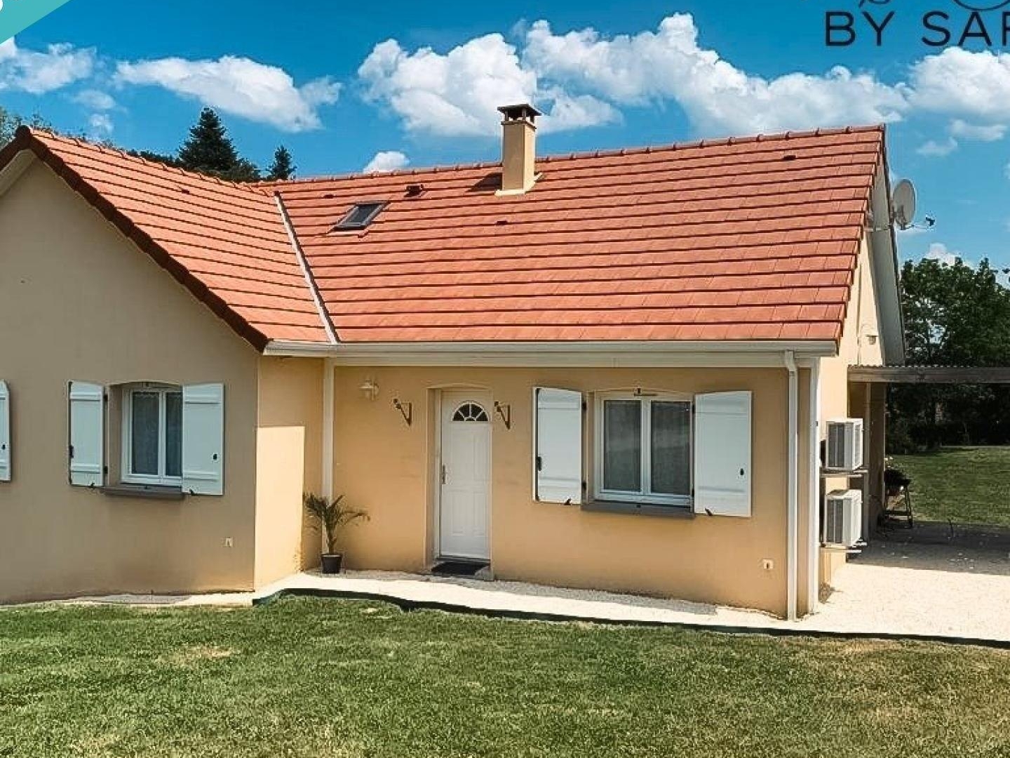 Maison semi enterrée 5 chambres, sous-sol, dépendance sur terrain de 1713 m²