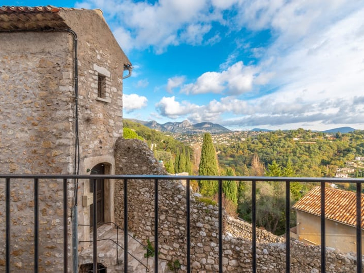 EXCLUSIVITE ! Maison de village en pierre - Charme