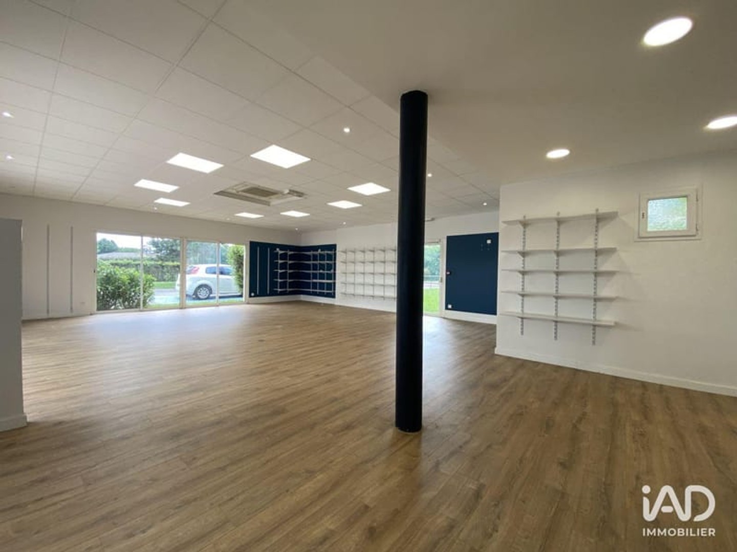 Immeuble commercial 261 m²