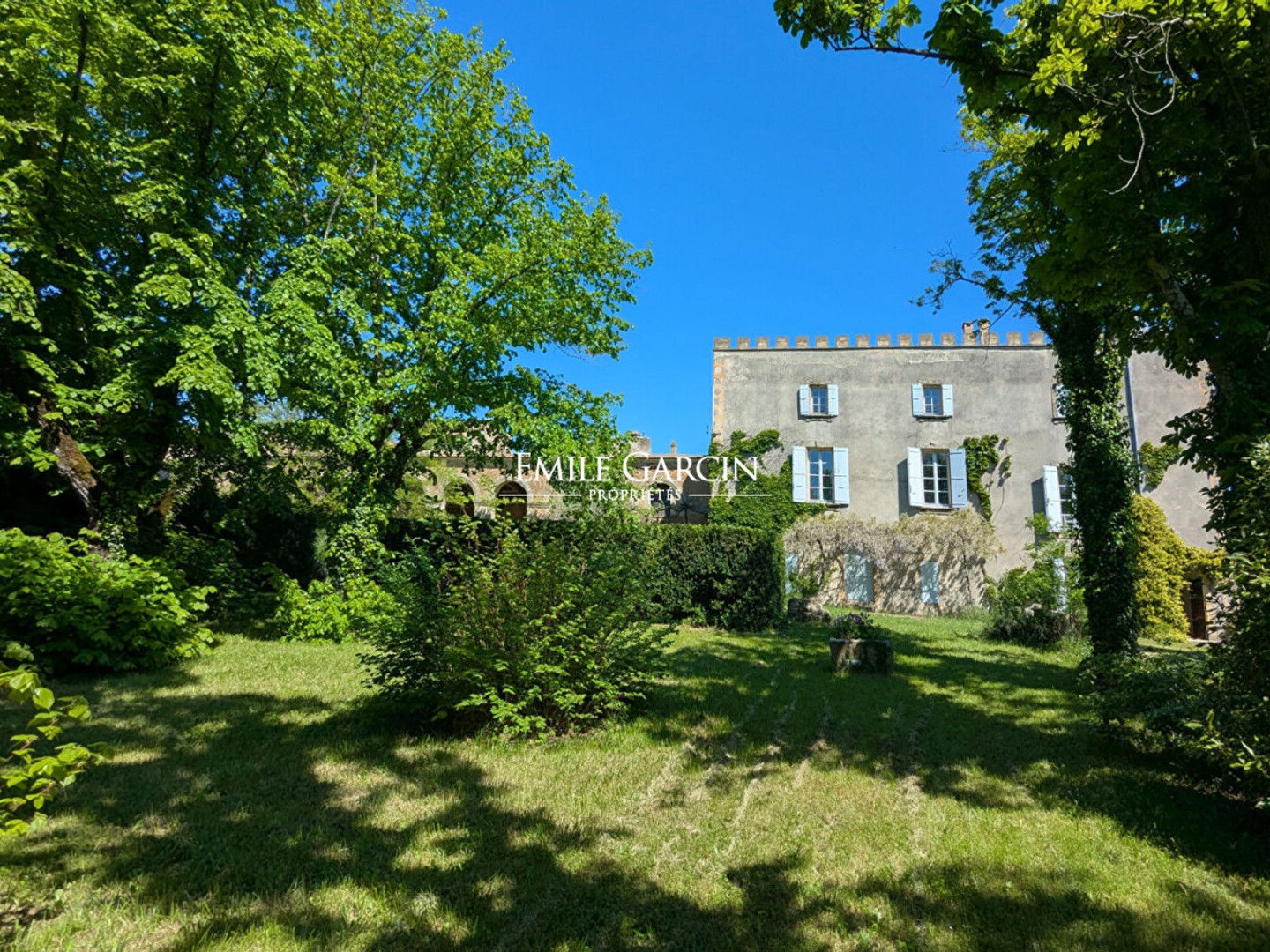 A vendre- Proche d'Uzès, belle propriété du XVIII ème siècle et