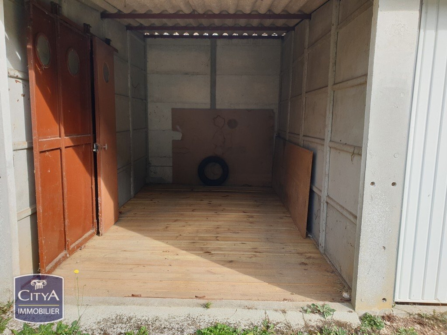 Parking / garage / box à vendre - 9m2 - Laval (53000)
