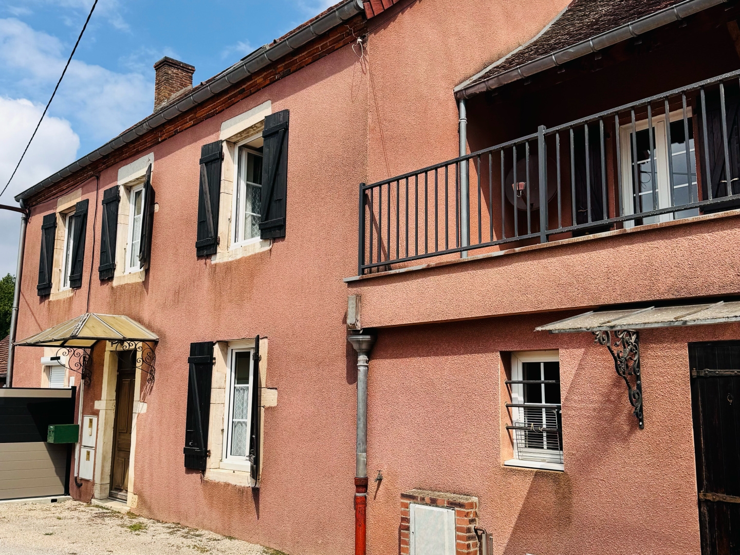 Ensemble immobilier 3 logements existants Centre-ville de Louhans terrain d'environ 2000 m2